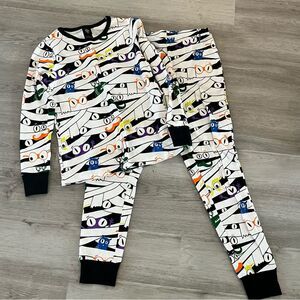 Hide And Eek 2-Piece Glow In The Dark Sleep Set Long Sleeve Pajamas Size Small